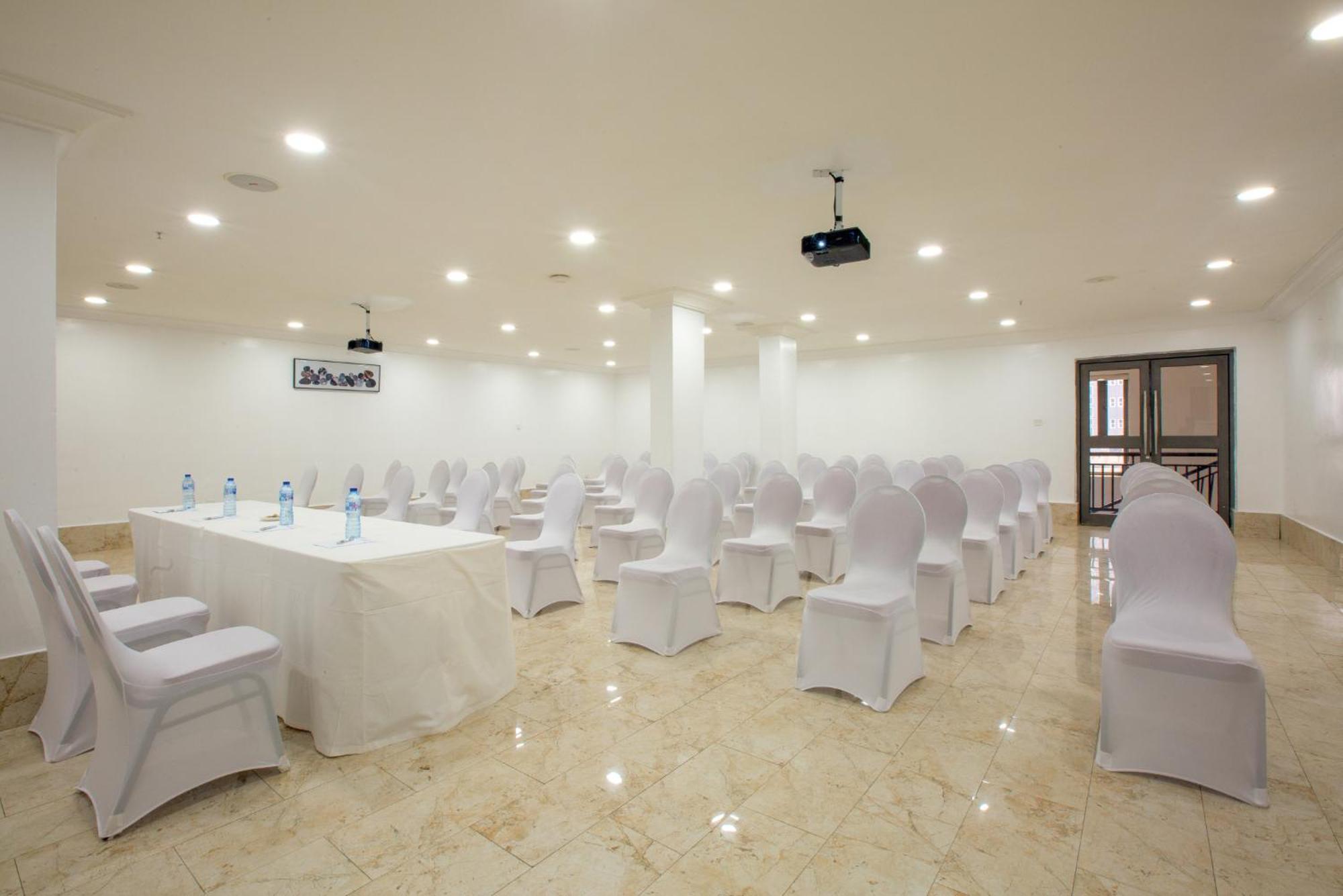 Johnwood Hotel By Bolton Abuja Exterior foto