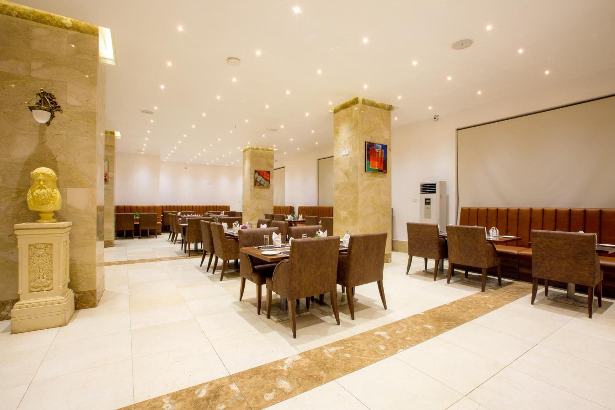Johnwood Hotel By Bolton Abuja Exterior foto
